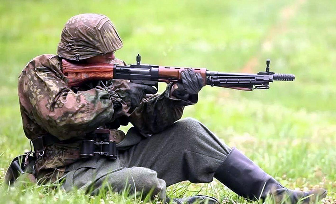 二战德国轻武器之fg42伞兵步枪-