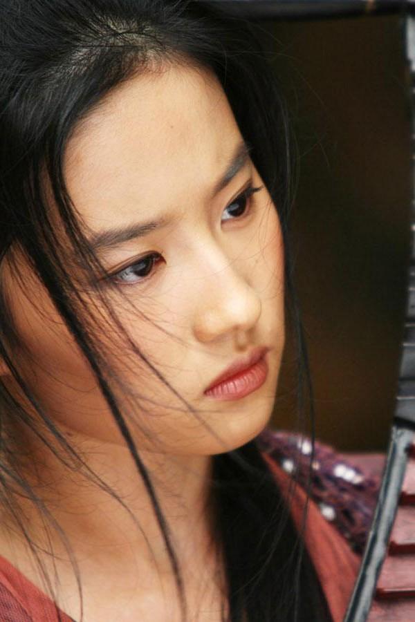 她的眼睛会唱歌，她说她的眼睛会唱歌是什么歌曲（刘亦菲古装高清壁纸）