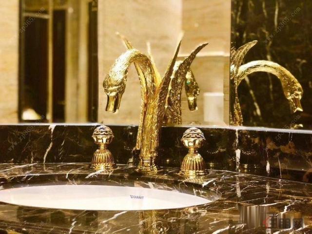 个人养一国人，壕无人性的文莱国王，文莱国王为什么那么有钱（疯狂敛财2560亿买7000辆豪车）