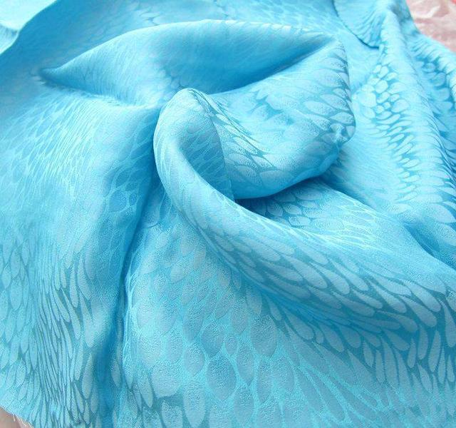 真丝怎么清洗，怎么清洗真丝衣服上的油渍（用一种家家有的清洁剂）