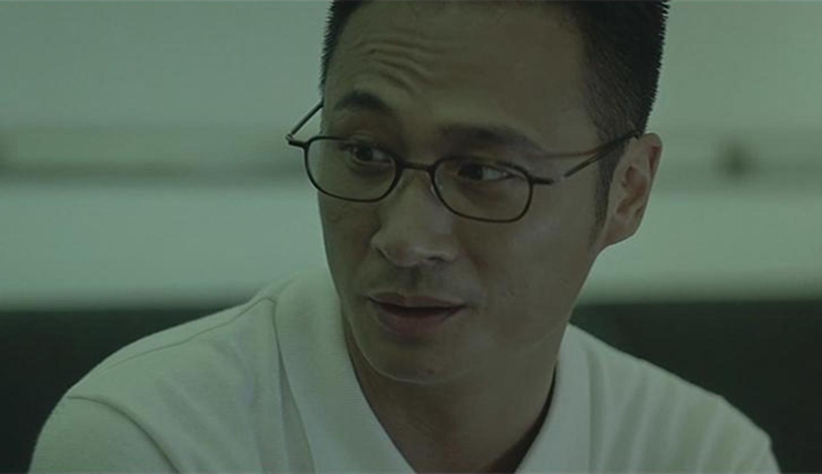 《放逐》中任达华饰演的近期"大飞哥"可谓气场十足