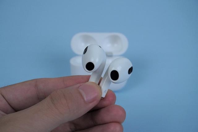 苹果蓝牙耳机airpods 三代，3上手评测：小了