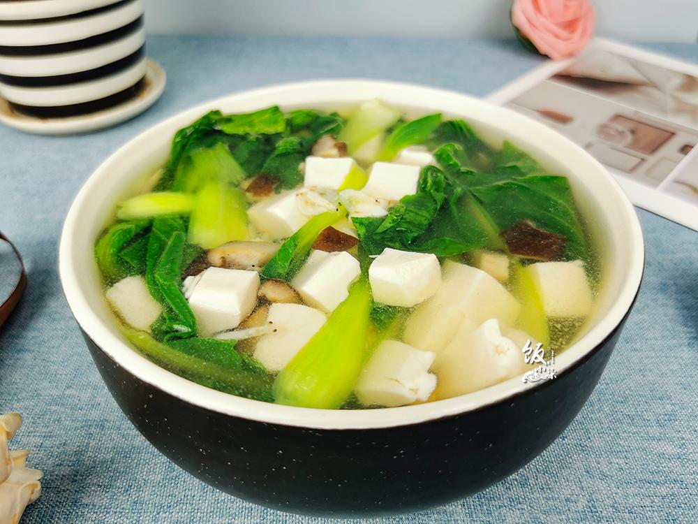 怎样做美味的香菇青菜豆腐汤，青菜香菇豆腐汤怎么做（为啥饭店做的青菜豆腐汤都那么好喝）