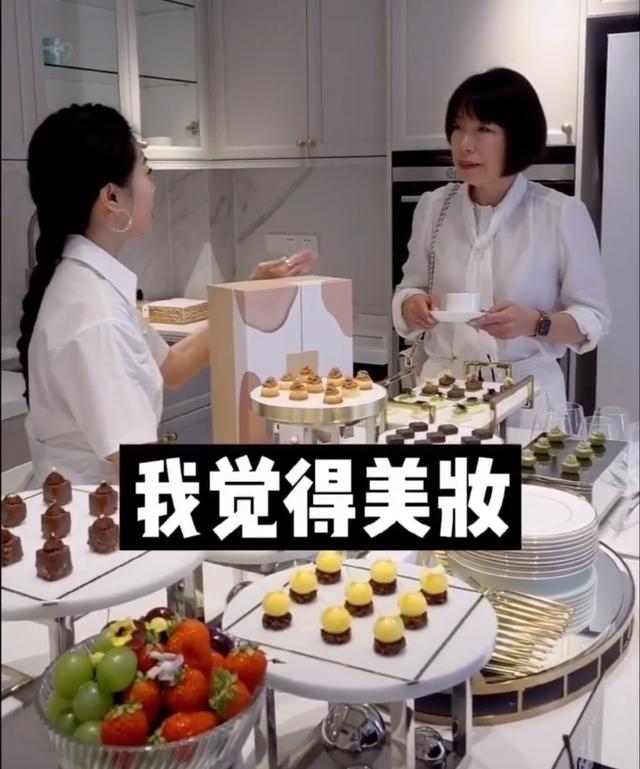 郑恺前女友程晓玥搬新宅，友人做客曝其近况，分手后变事业女强人