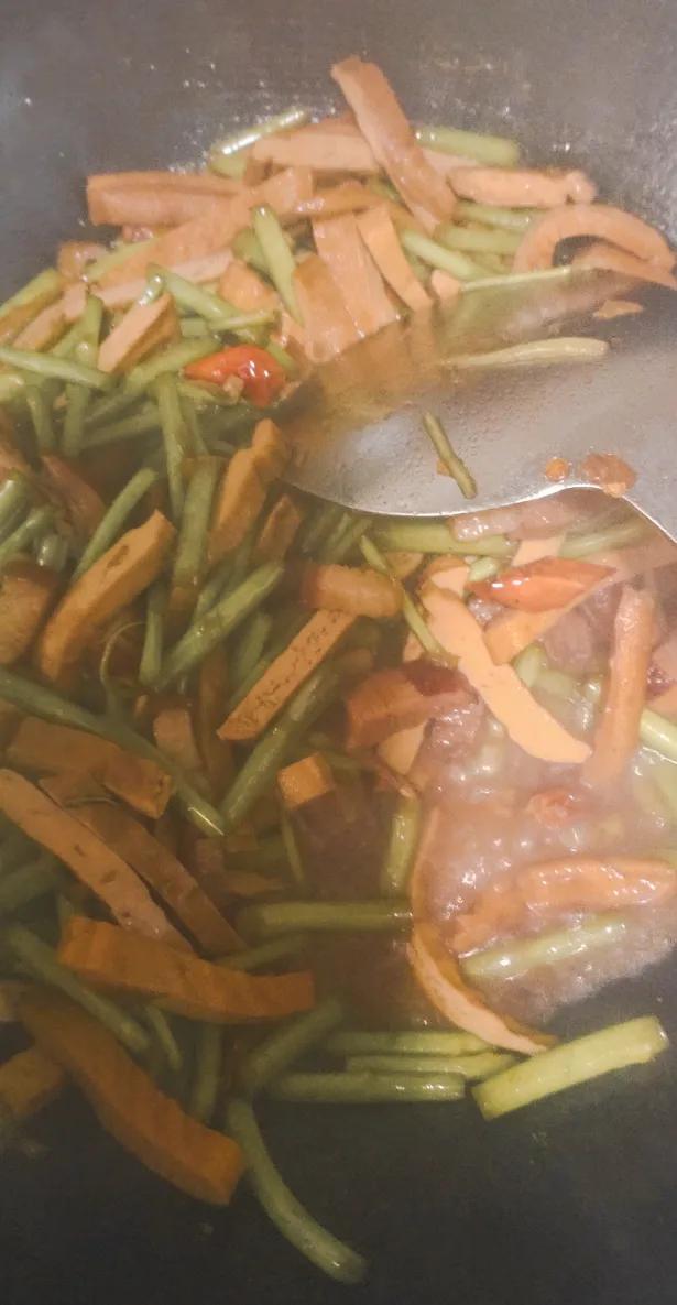 芦蒿香干怎么做，芦蒿炒香干好吃的诀窍