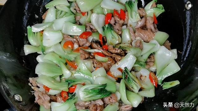 白菜炒肉的做法，家常白菜炒肉的做法（教你家常做法的白菜梗炒肉）