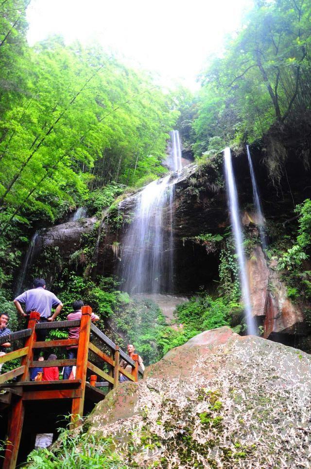 四川5大旅游城市攻略，四川好玩的城市排行榜（四川省最好玩的10个地方）