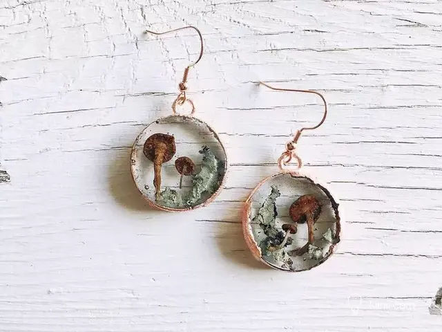 滴胶怎么做，鲜花滴胶怎么做（水晶滴胶的神奇封印术）