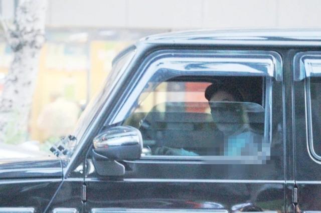 成龙儿子吸毒，成龙之子吸毒被抓+房祖名为何姓房不姓成（成龙儿子房祖名近况曝光）