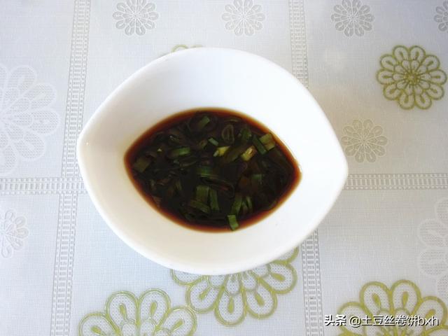 白灼虾蘸料怎么调，白灼虾的蘸料酱油怎么做（这碗无敌蘸料太香）