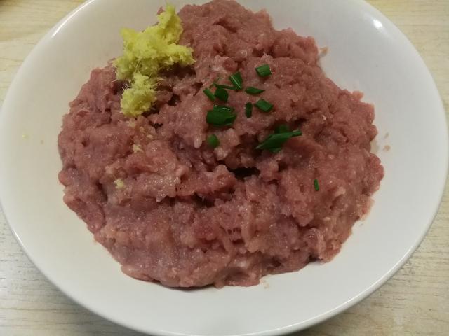 抄手馅的做法，抄手馅的做法和配料（大馄饨万能肉馅调制方法）