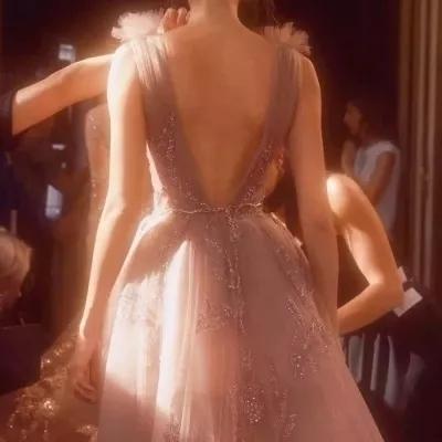 女生部位头像微信，女生部位头像（人刚认识的时候总是拘谨中带着温柔）