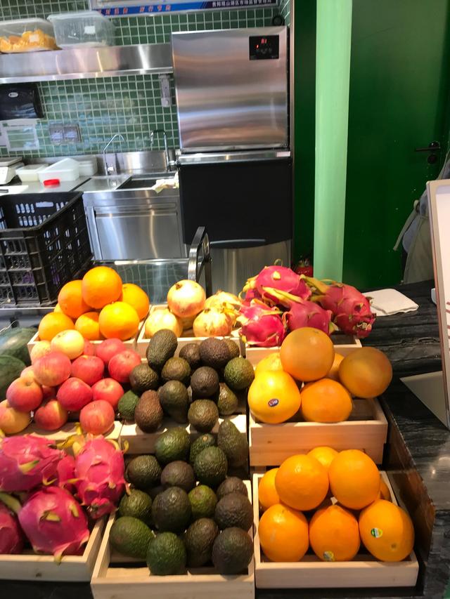 探店1口半个水果，糯米藕探店（贵阳探店\u0026满口水果精华的Ye小野果汁）