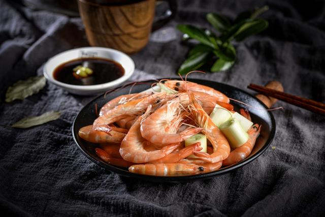 爆炒虾怎么做才好吃，爆炒大虾正宗做法（五一美食大制作）