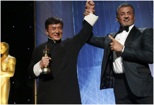 成龙是哪国国籍，成龙为什么加入美国国籍（而加拿大国籍的谢霆锋）