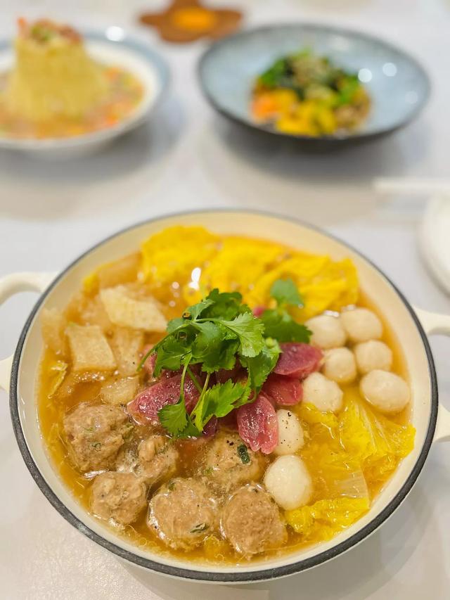 蛋饺三鲜汤做法图解,蛋饺三鲜汤做法图解窍门(小家庭晚餐三步教你在家