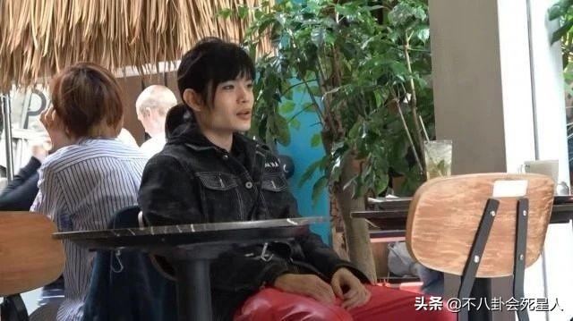 赌神龙五，儿子留长发化浓妆太夸张（赌神龙五扮演者图片）