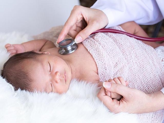 新生儿心脏有杂音是怎么回事，新生儿心脏有小杂音是怎么回事（大多数是属于良性的功能性杂音）