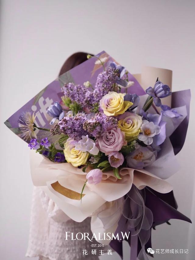 厄瓜多尔玫瑰是染色吗，厄瓜多尔玫瑰是染色吗为什么