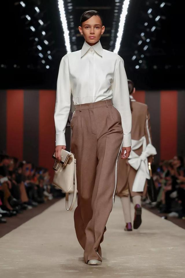 yoke当网名是什么意思，Yoke(束缚)微信昵称（2019年时尚圈上演了一出“老友记”来看看谁回归了）