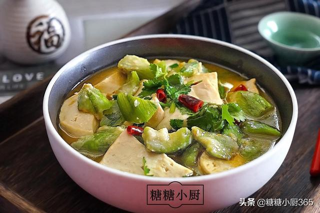 丝瓜炒豆腐怎么做好吃，超好吃的丝瓜炒豆腐做法（却比吃大鱼大肉更下饭）
