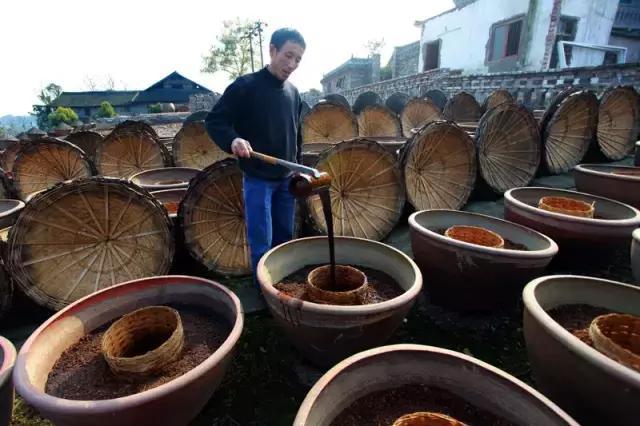 生抽老抽酱油怎么区分，生抽、老抽和酱油的区分（酱油他们究竟有什么区别）