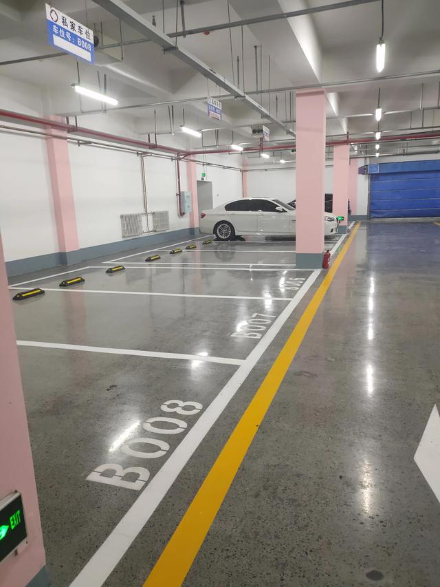 停车位标准尺寸，标准小车停车位的尺寸（停车位划线标准和方法）