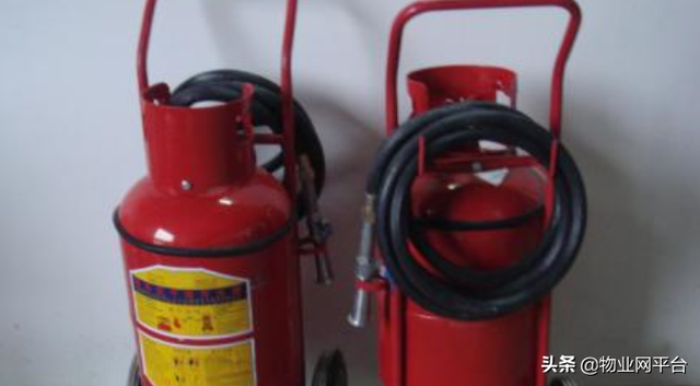 推车式灭火器的使用方法，推车式灭火器的使用方法用涂（推车式灭火器的特点和保养办法有什么）