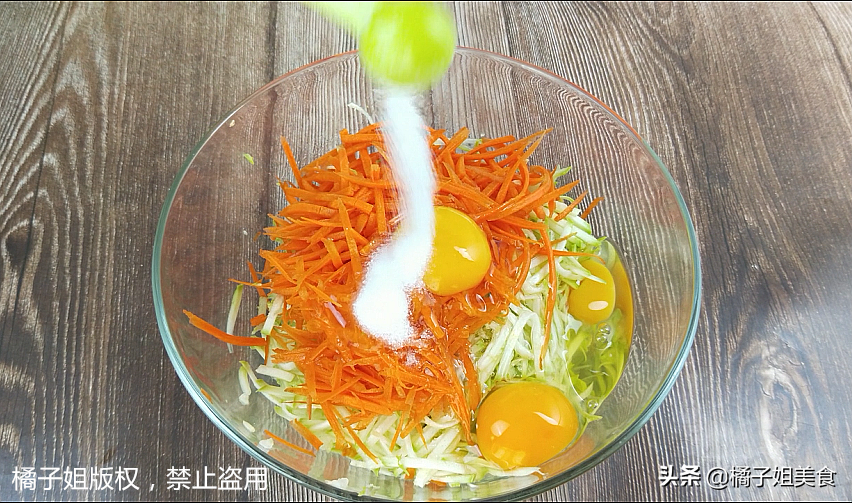 圖片[4]-【西葫蘆胡蘿卜雞蛋餅】做法步驟圖 全家人都愛(ài)吃 看完包你學(xué)-起舞食譜網(wǎng)