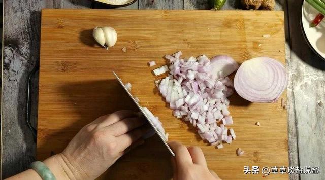 柠檬虾的做法，柠檬虾仁的家常做法大全（夏天就该吃它）