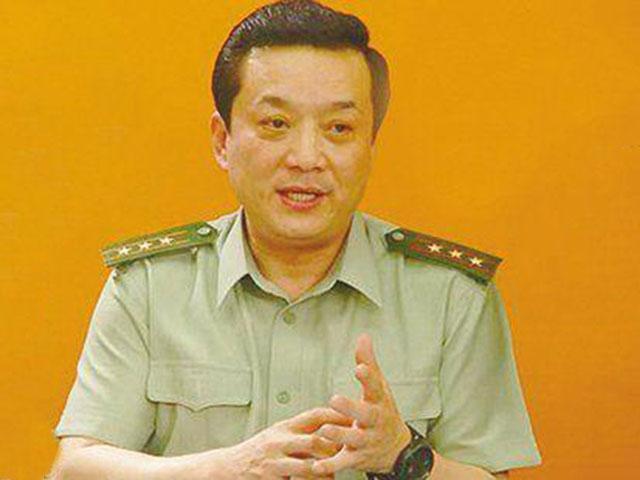 相声演员王平，师从李伯祥，因过度劳累逝世，葬礼千余观众送别