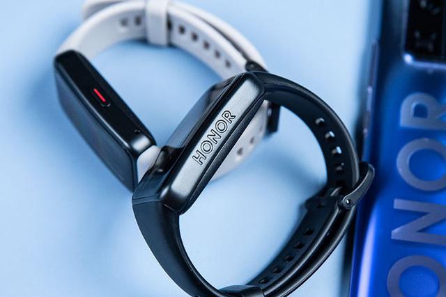 荣耀手环5和5i区别，荣耀手环5i和荣耀手环5哪个好（荣耀手环6详细评测）