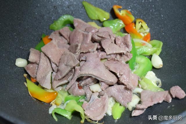 猪肝怎么炒好吃，猪肝怎么炒好吃做好吃（晚上炒了一盘猪肝）