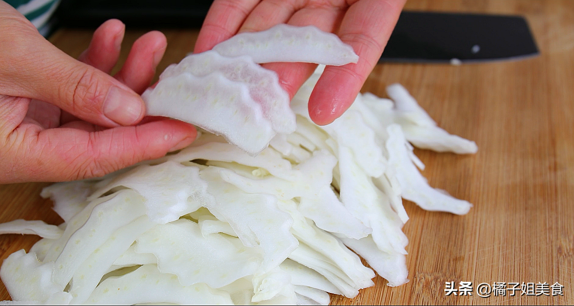 圖片[3]-簡單美味的涼拌白菜幫 脆爽開胃 大人小孩都愛 秋冬必備-起舞食譜網