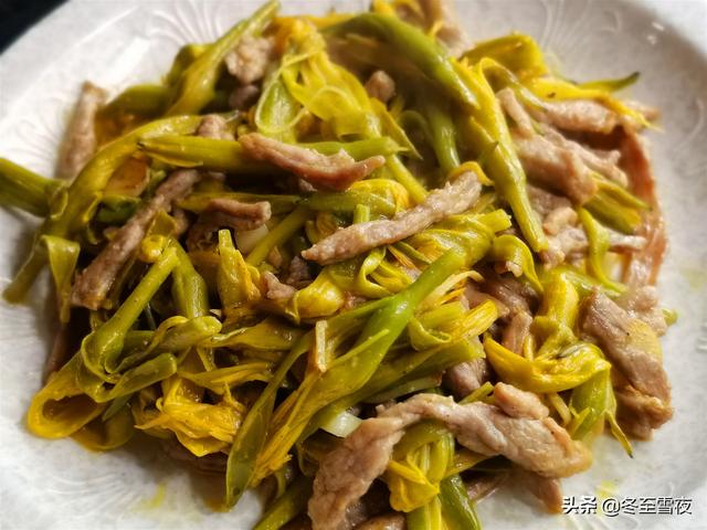 金针花怎么吃健康合理，金针花的花心能吃吗（新鲜黄花菜有毒吗）