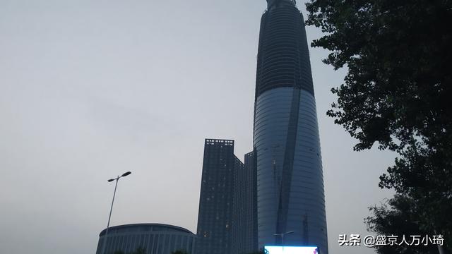 沈阳青年大街属于什么区，沈阳青年大街位置（沈阳青年大街上的奇特建筑）