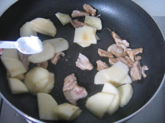 图片[3]-【苹果炒肉】做法步骤图  更有营养还好吃-起舞食谱网