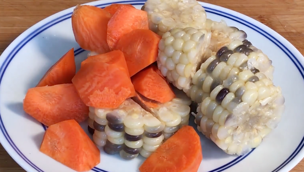 圖片[5]-【胡蘿卜玉米排骨湯】做法步驟圖 肉軟嫩入味 一點也不腥不柴-起舞食譜網