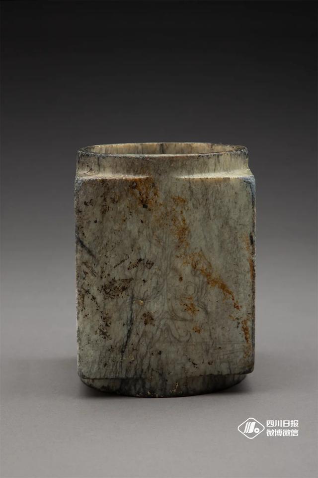 考古队发现奥特曼石像，卫星拍到奥特曼是真的吗（三星堆“挖出”诸葛亮和奥特曼）