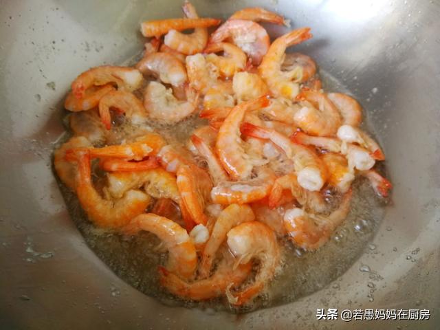 家常干锅虾的做法，干锅虾的做法 家常（自己在家做好吃又实惠）