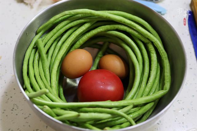 芸豆怎么炒好吃，扁芸豆怎么炒好吃（奶奶教的老式炒豆角方法）