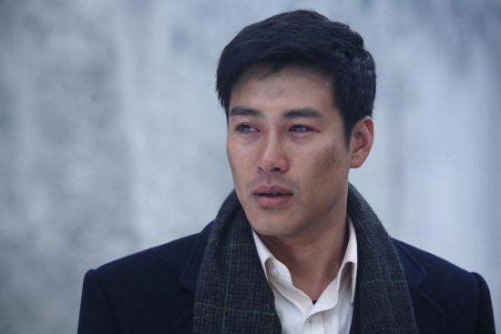 程信之(孙玮饰演)程谨之的兄长,留洋归来的医生,性格温和,与世无争