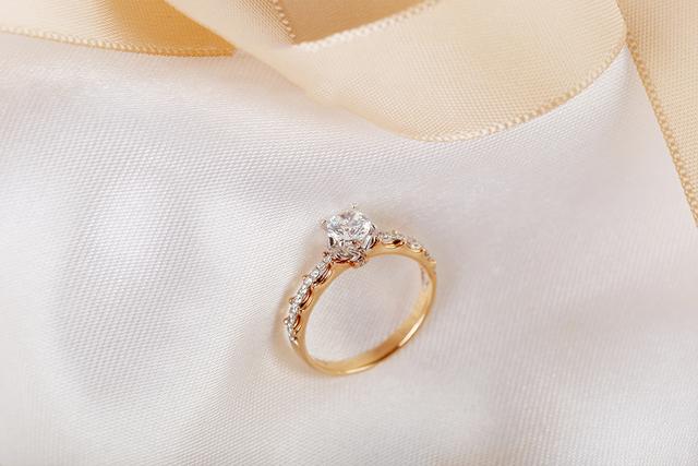 钻戒去哪里卖掉比较好 钻戒想卖掉到哪里卖，钻戒去哪里卖掉比较好（买钻戒是去专柜买还是私人定制、你还在被欺骗吗）