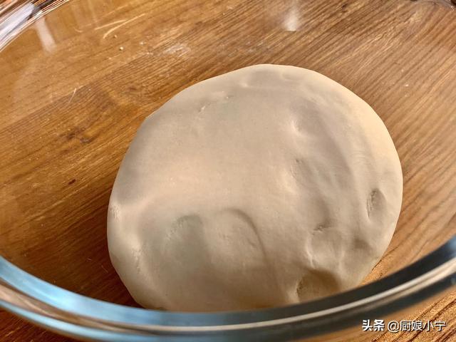 烙薄饼怎么和面烙出来软的，怎么和面烙出的饼柔软（春饼轻薄柔软不发粘）