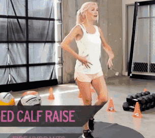 1个下蹲动作 提臀又瘦腿 即学即会，1个下蹲动作（把臀练翘腿练细）