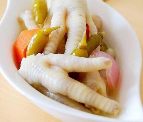 泡鸡脚的制作方法，大厨十几年的正宗泡椒凤爪配方