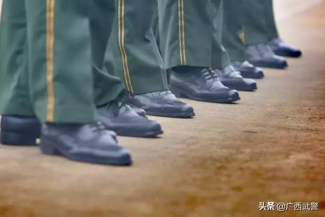 跨立的基本动作要领，跨立手部动作（这场演示不容错过）
