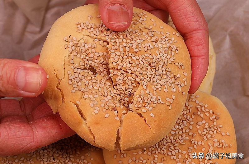 图片[7]-零失败烤箱食谱：空心芝麻大饼家庭做法！ 酥脆掉渣 孩子抢着-起舞食谱网