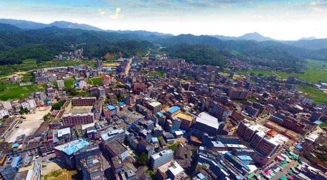 广西容县属于哪个市,容县容州镇属于哪个城市(广西玉林容县一个大镇)