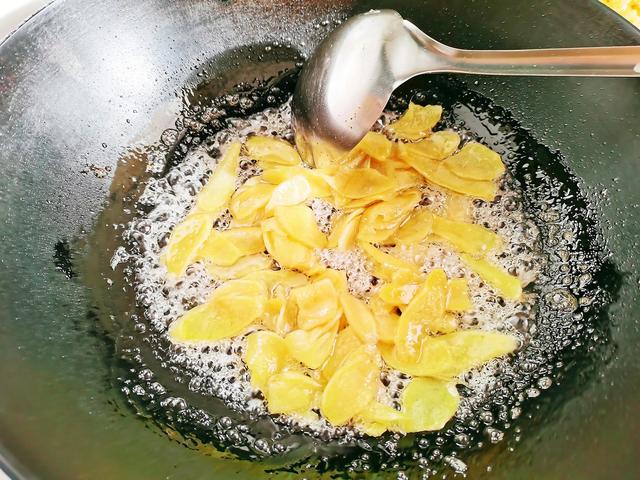 姜汁红糖水的做法，姜汁红糖水如何做（自己做的姜片糖）